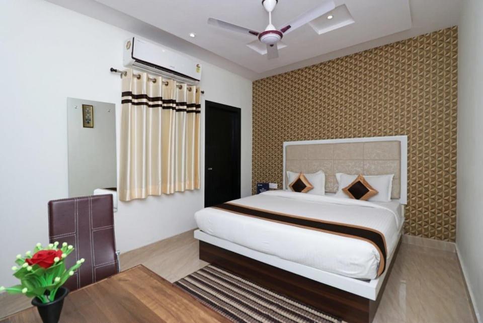 Incredible Taj 2*