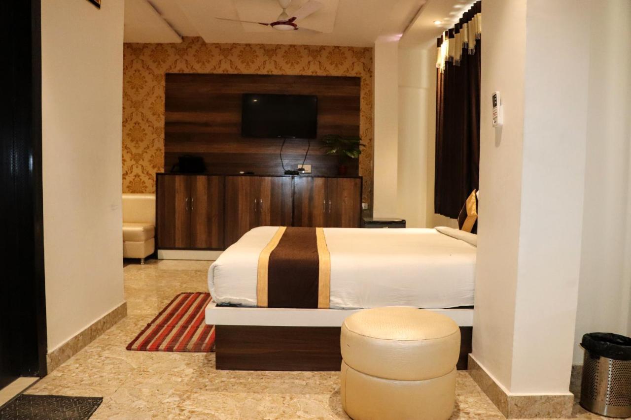 Incredible Taj Hotel 2*