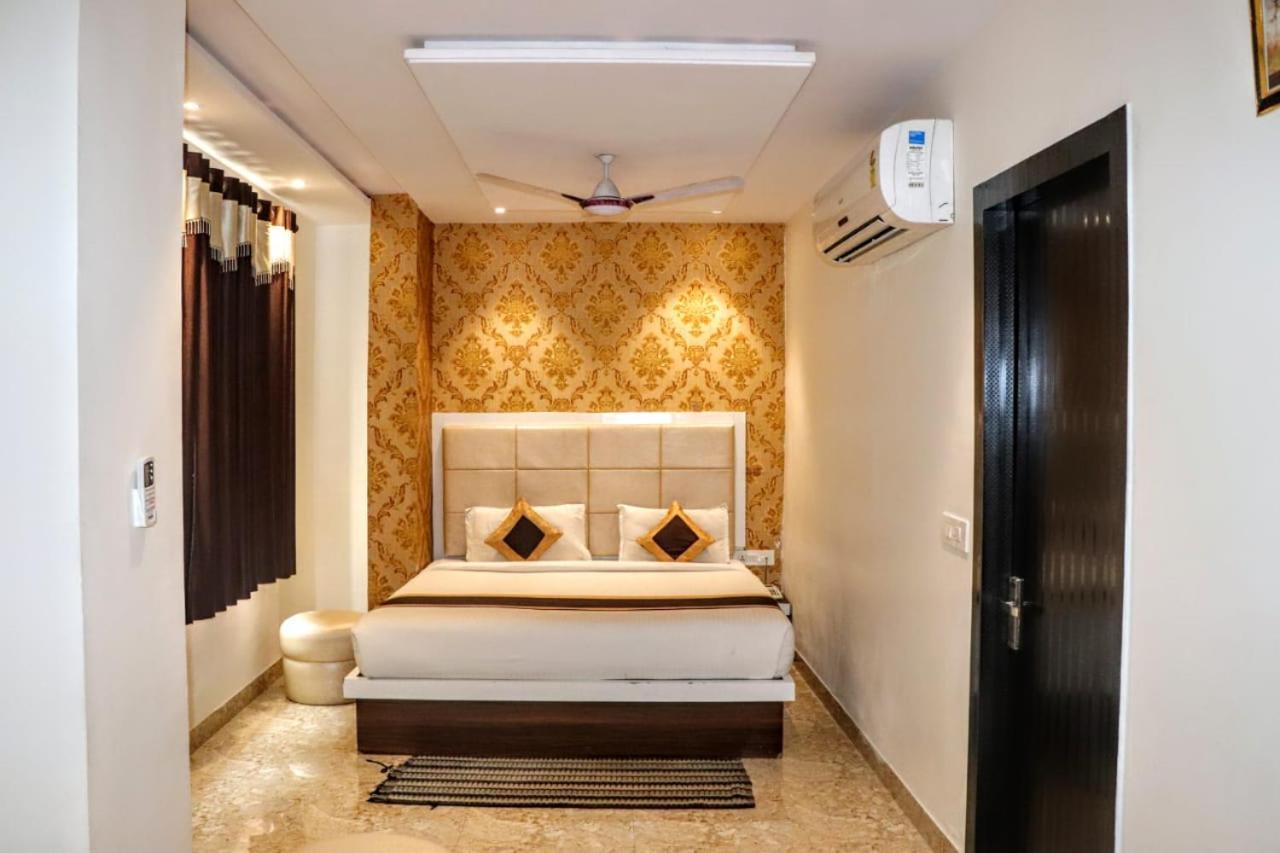 Incredible Taj 2*
